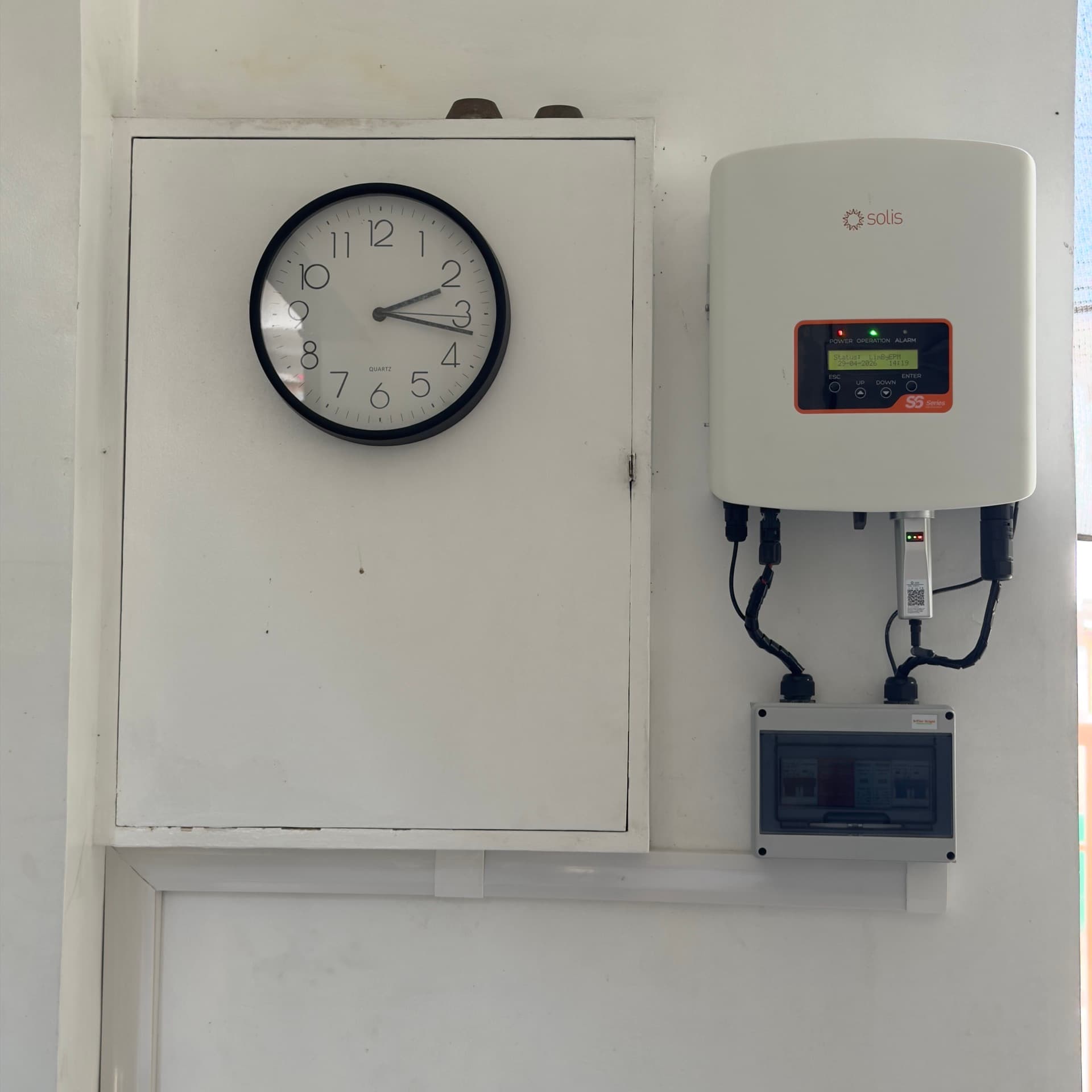 3.2KW Solar PV Grid tie System view 3