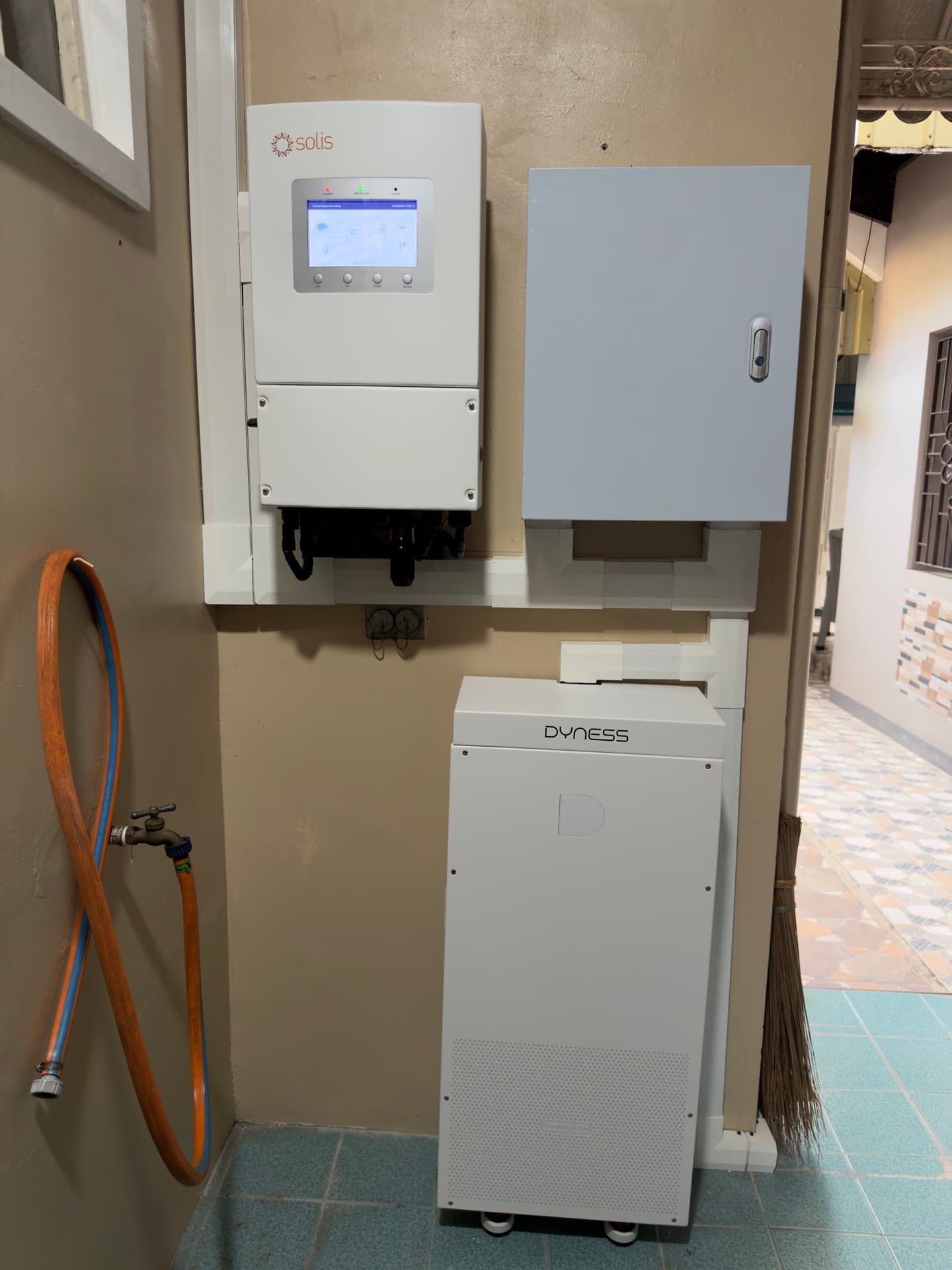 5.2KW Solar PV Hybrid System view 3